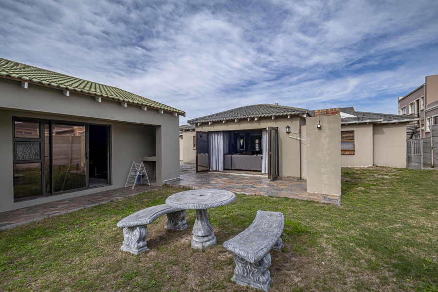 6 Bedroom Property for Sale in Summerstrand Eastern Cape